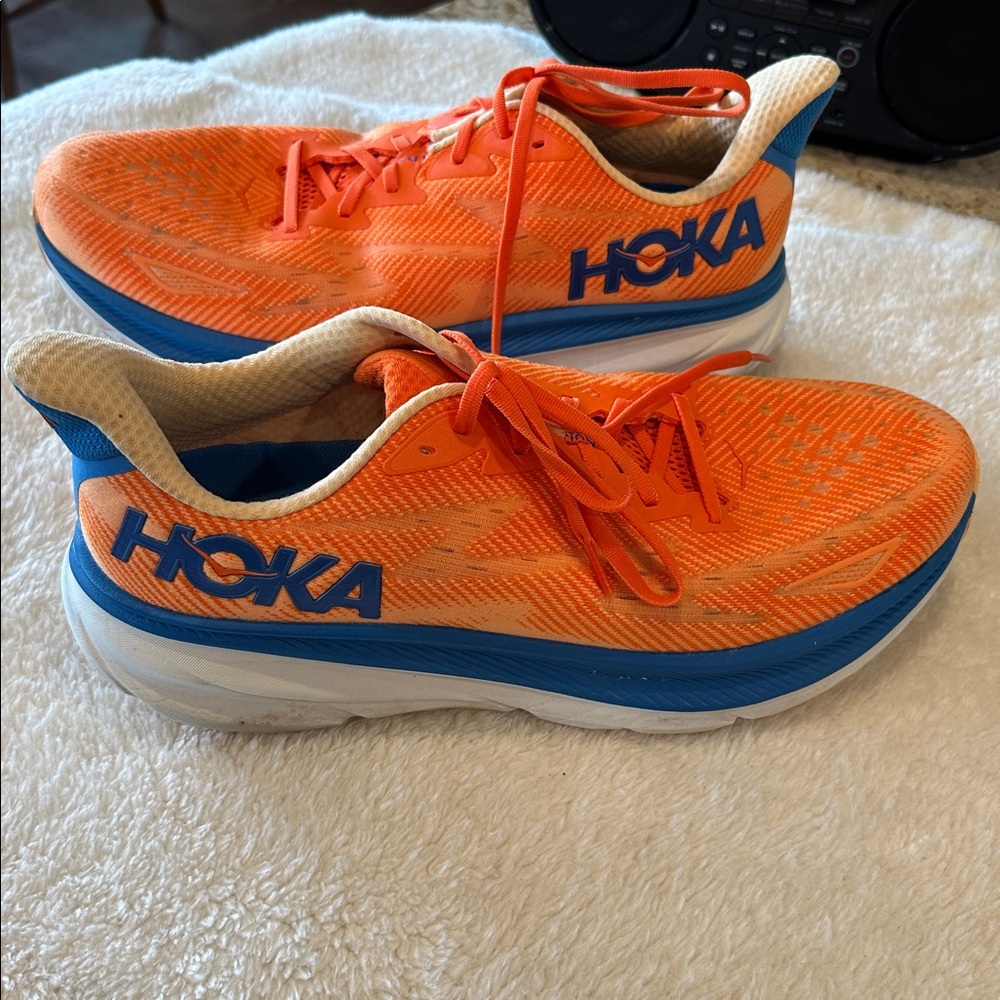 Hoka Clifton Vibrant orange impala for men